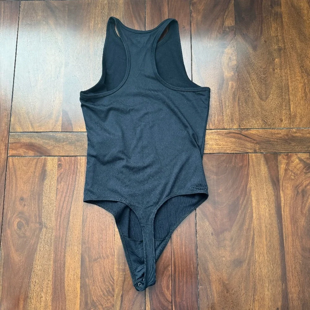 Abercrombie and Fitch Tank Bundle XS/S - Picture 9 of 11